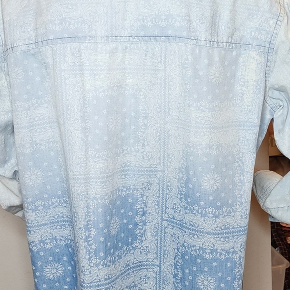 American Eagle Blue Ombre Long Sleeve Button Down Chambray Shirt Small Oversized - Picture 14 of 16